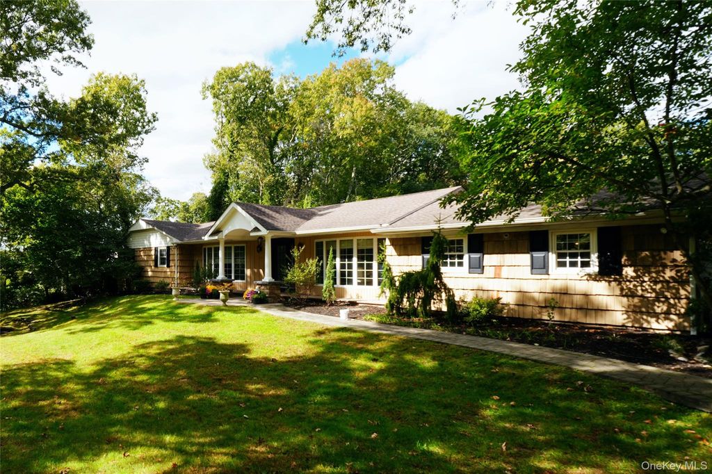 Photo of 26 Hastings Drive, Northport, NY 11768 (MLS # 920368)