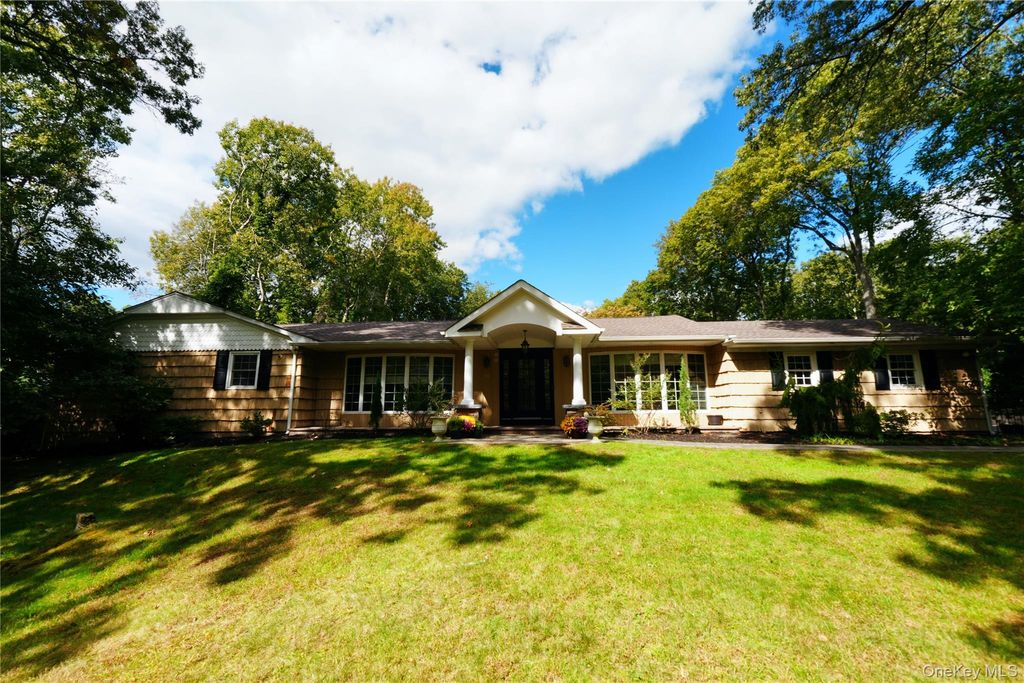 Photo of 26 Hastings Drive, Northport, NY 11768 (MLS # 920368)