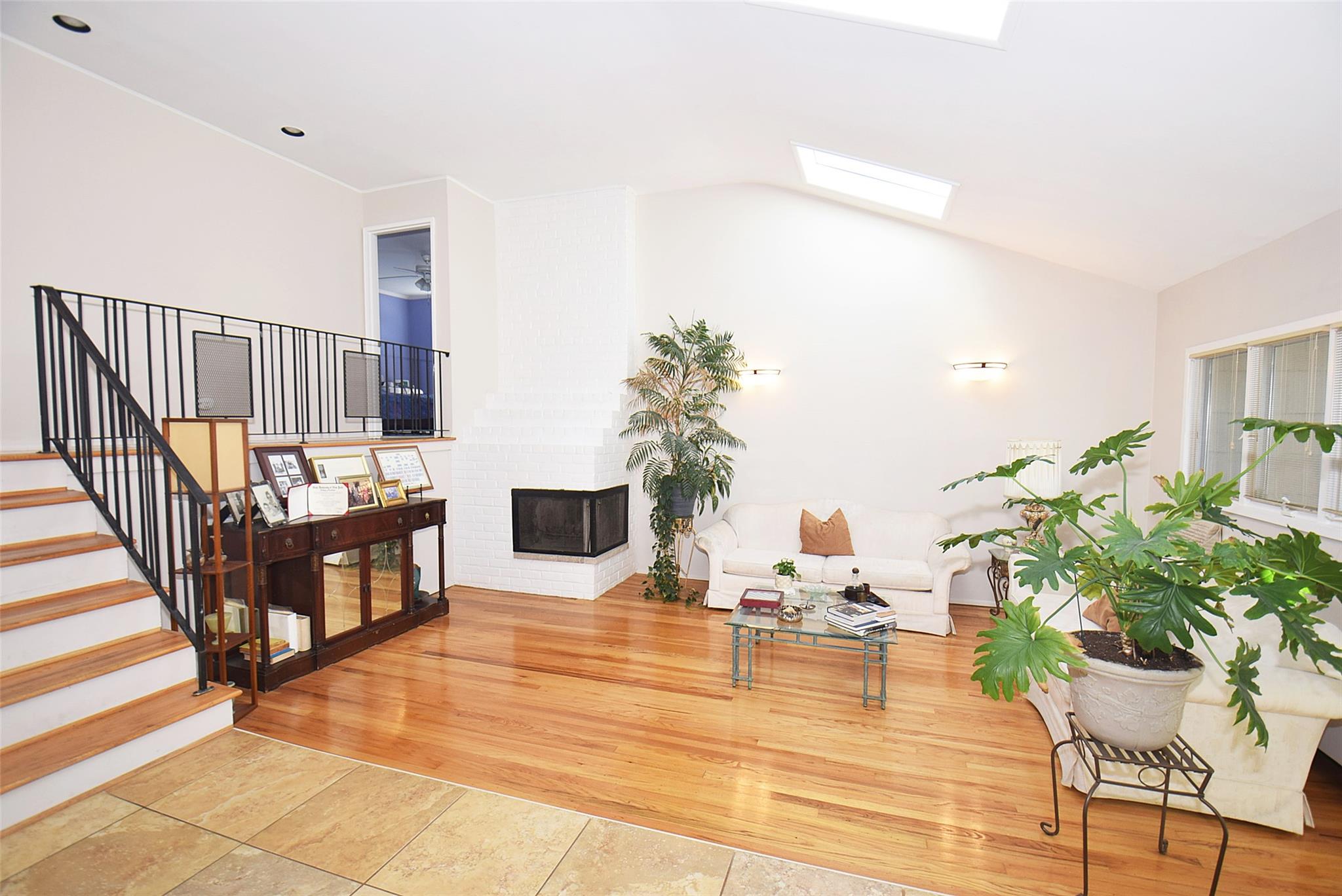 6 Gary Road, Syosset, New York image 4