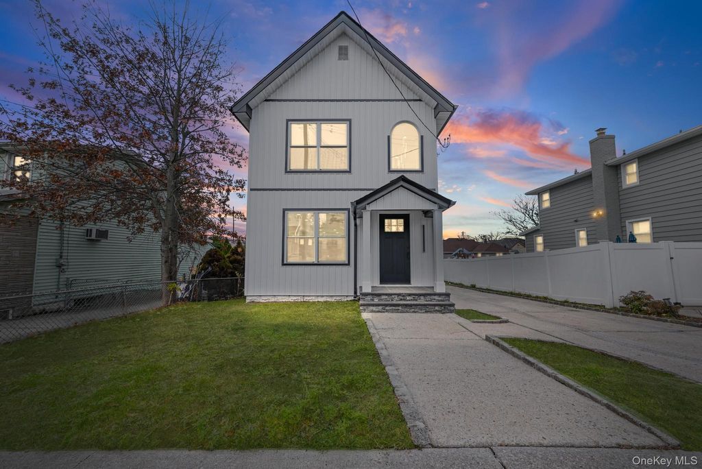 Photo of 44 Catherine Avenue, Franklin Square, NY 11010 (MLS # 985177)