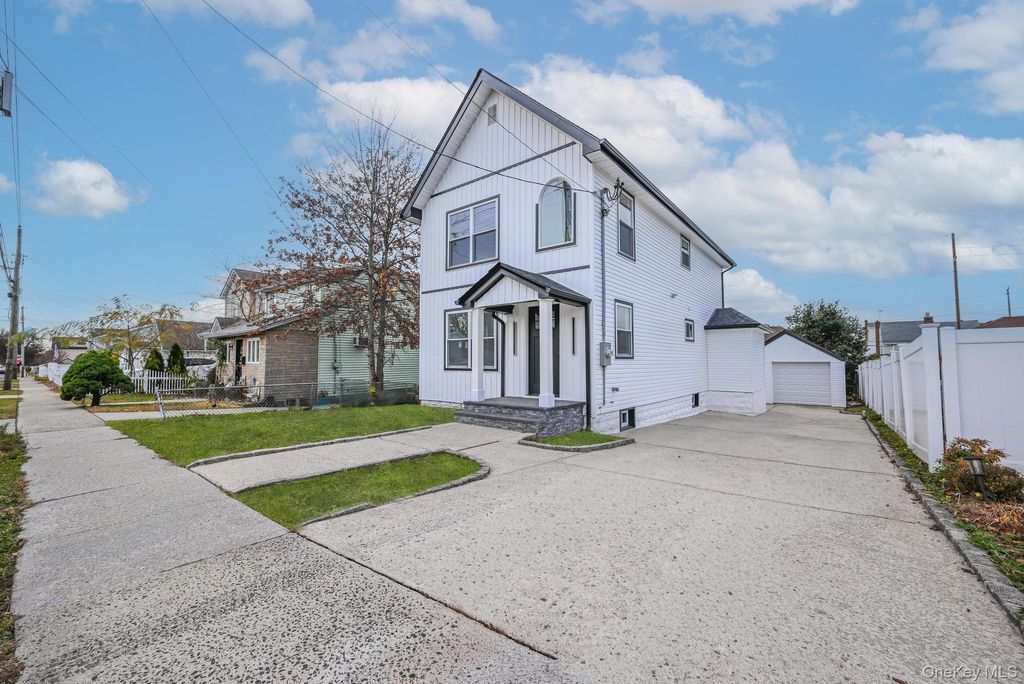 Photo of 44 Catherine Avenue, Franklin Square, NY 11010 (MLS # 985177)