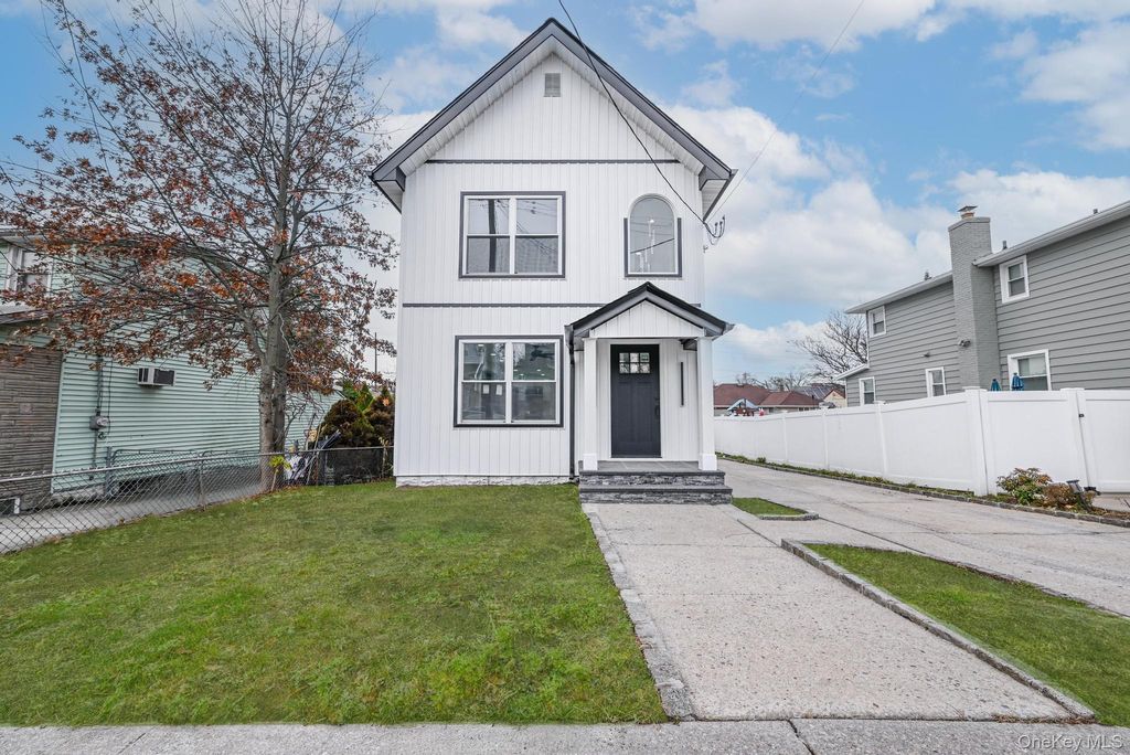 Photo of 44 Catherine Avenue, Franklin Square, NY 11010 (MLS # 985177)