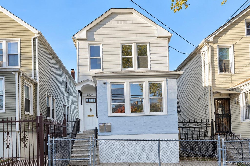 Photo of 2229 Seward Avenue, Bronx, NY 10473 (MLS # 1067967)