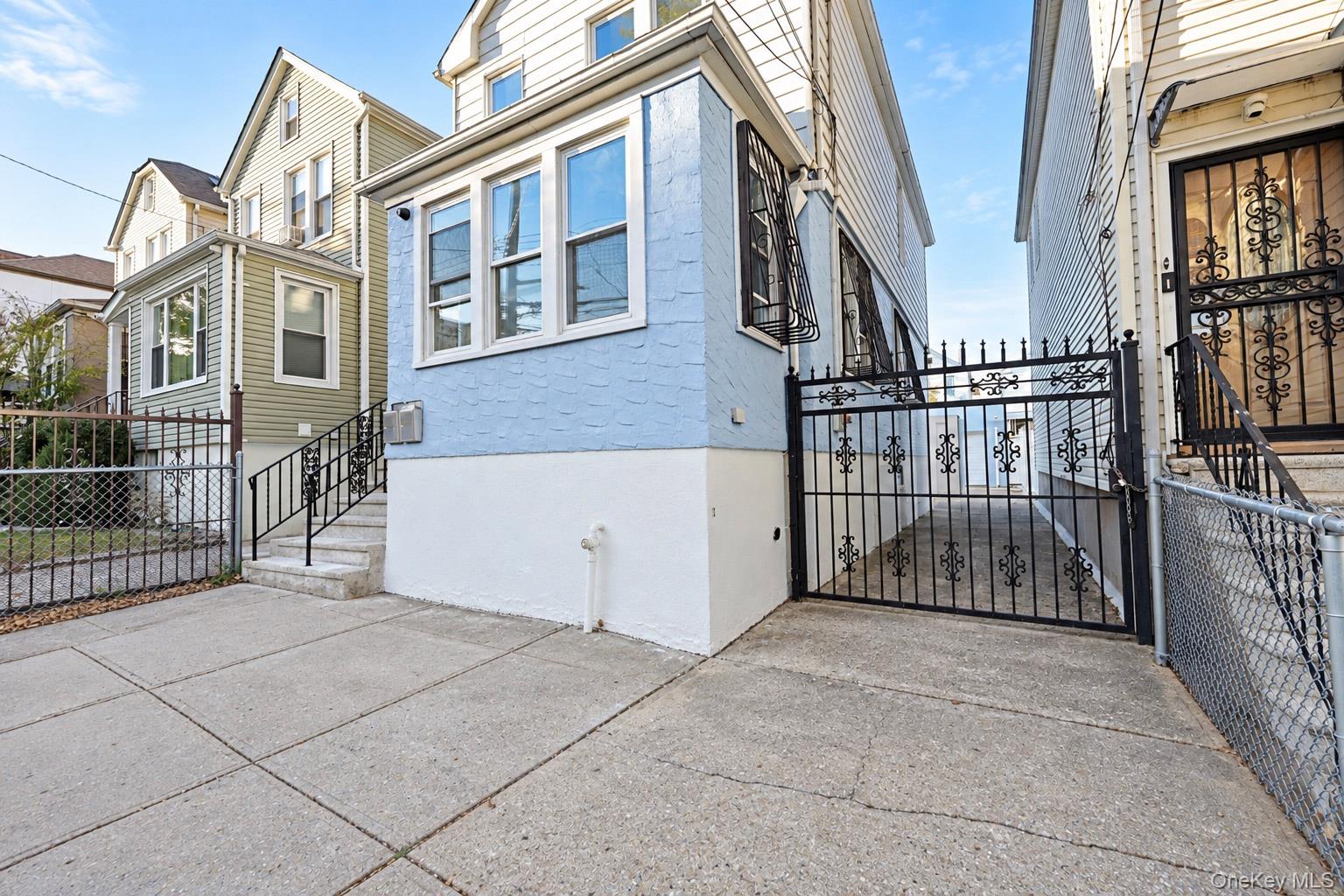 2229 Seward Avenue