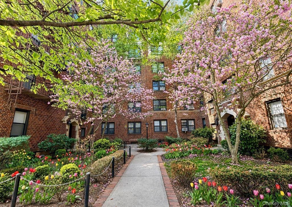 Photo of 68-44 Burns Street #B2, Forest Hills, NY 11375 (MLS # 990844)