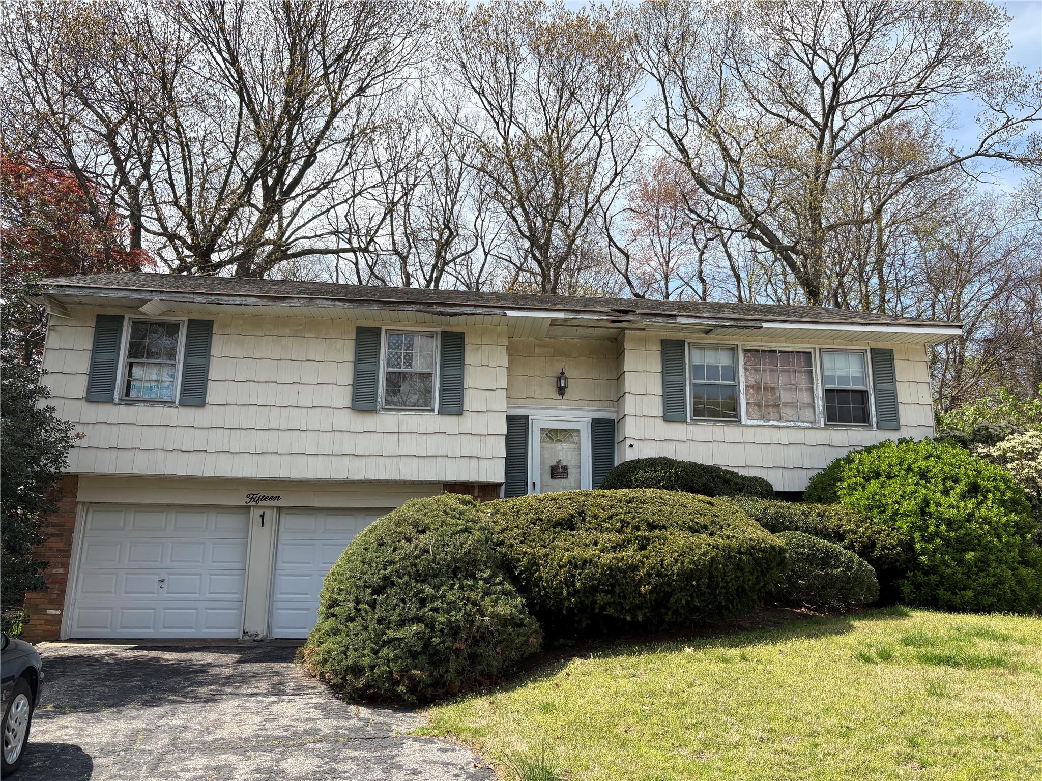 15 Stern Court, Huntington Station, New York image 1