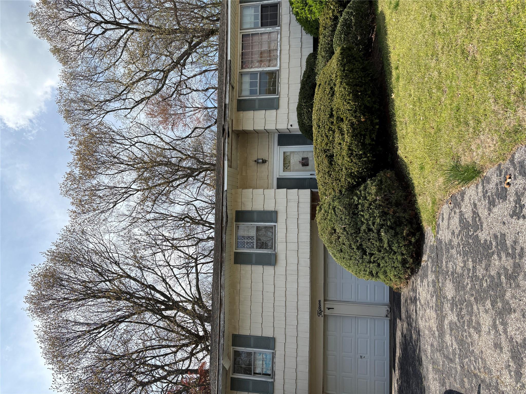 15 Stern Court, Huntington Station, New York image 3