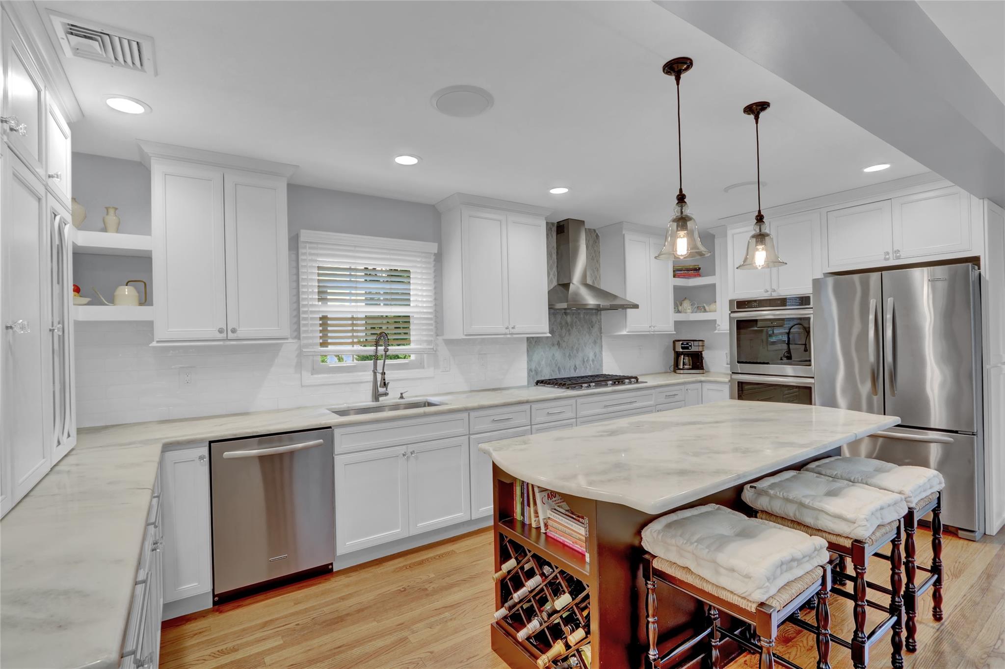 83 Poplar Street, Garden City, New York image 10