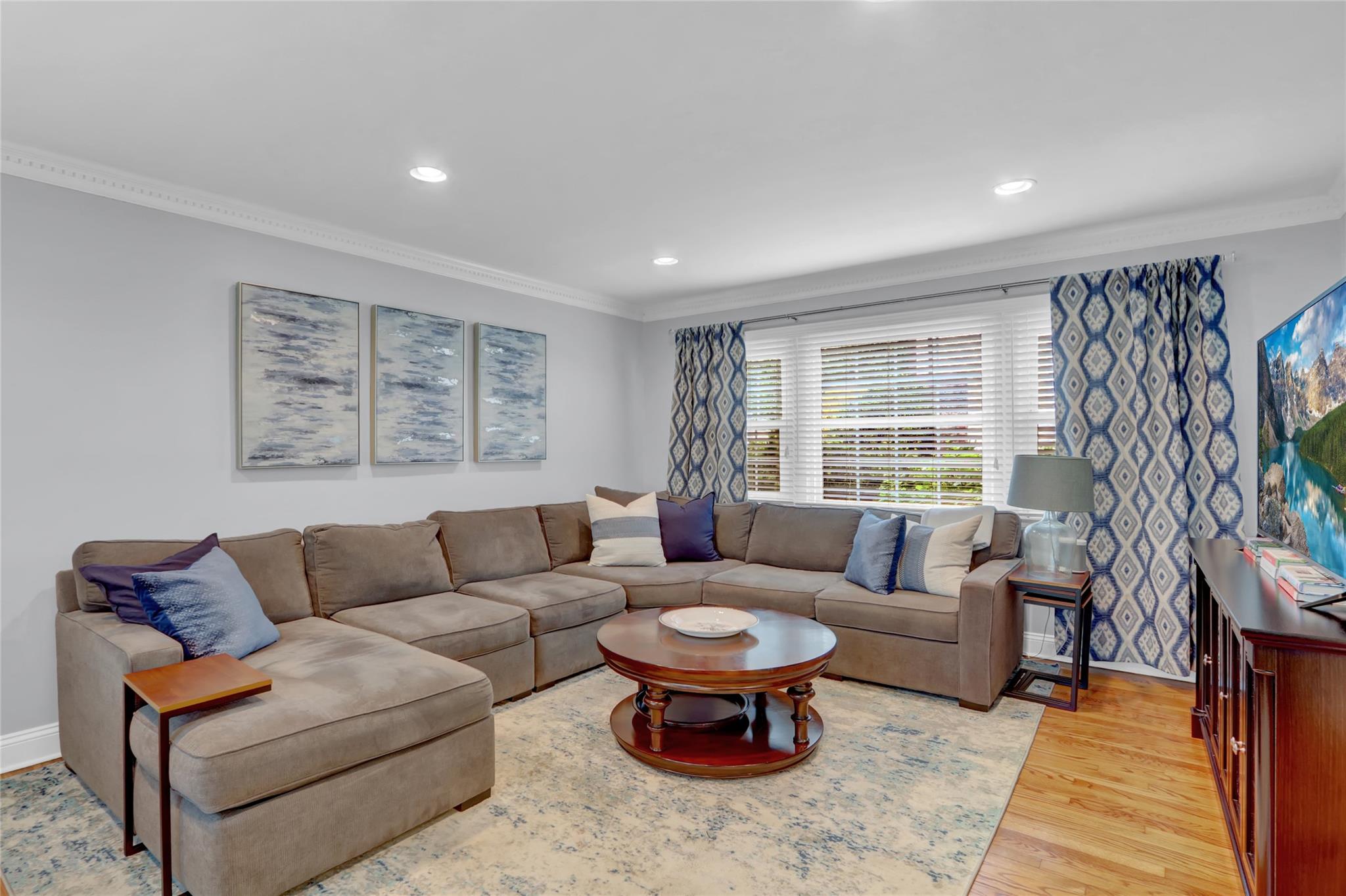 83 Poplar Street, Garden City, New York image 6