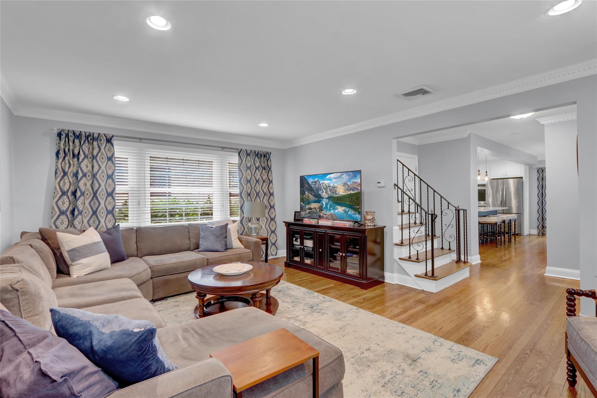 83 Poplar Street, Garden City, New York image 3
