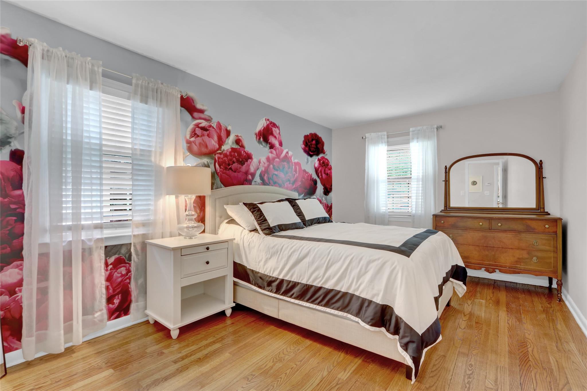 83 Poplar Street, Garden City, New York image 16