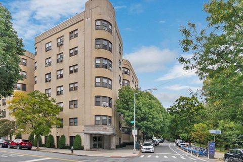 Photo of 190 East Mosholu parkway South Pkwy #6H, Bronx, NY 10458 (MLS # 931011) Photo of 190 East Mosholu parkway South Pkwy #6H, Bronx, NY 10458 (MLS # 931011)