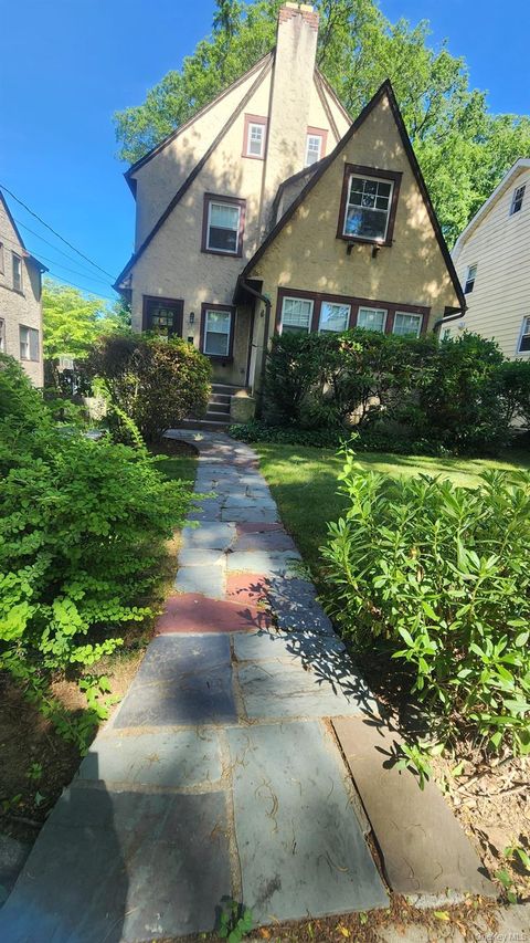 Homes For Sale - 72 Archer Drive<br/> Bronxville, NY 10708
