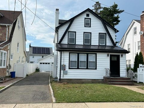 Homes For Sale - 109 Leverich Street<br/> Hempstead, NY 11550
