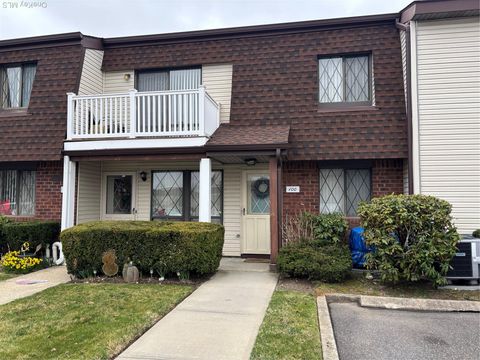 100 Cambridge Drive Copiague NY 11726