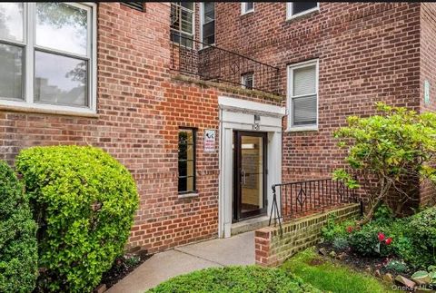 Homes For Sale - 3965 51st Street St #1C<br/> Queens County, Woodside, NY 11377