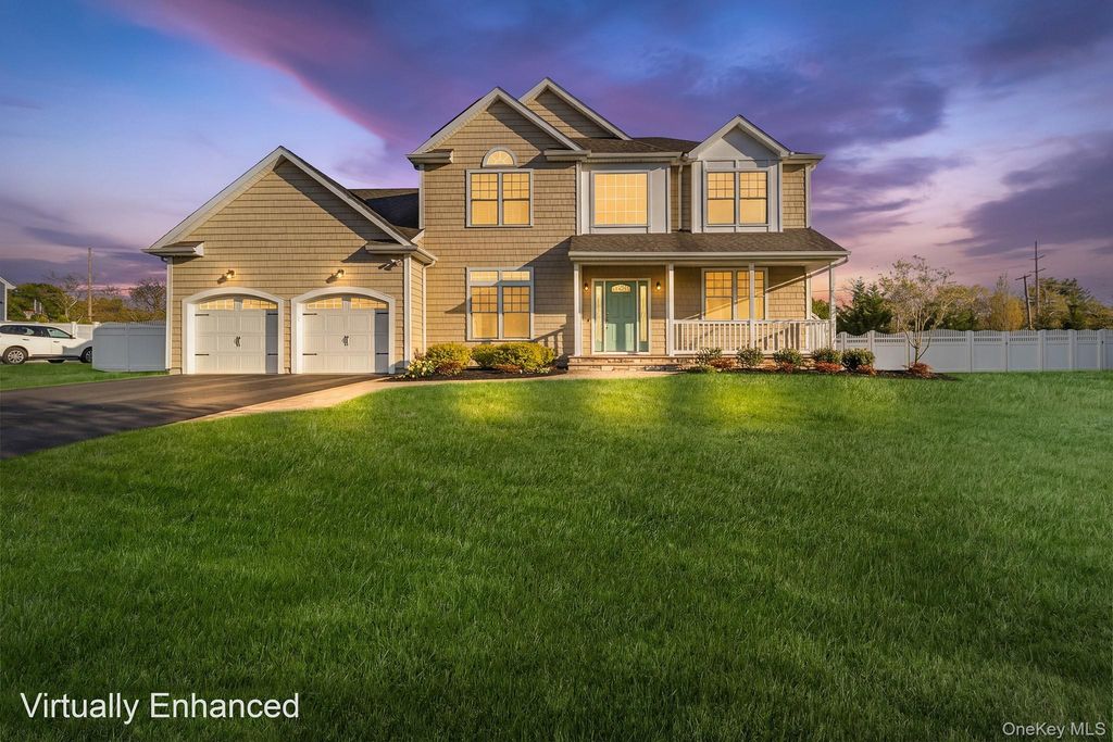 Photo of 17 Country View Lane, Greenlawn, NY 11740 (MLS # 990433)