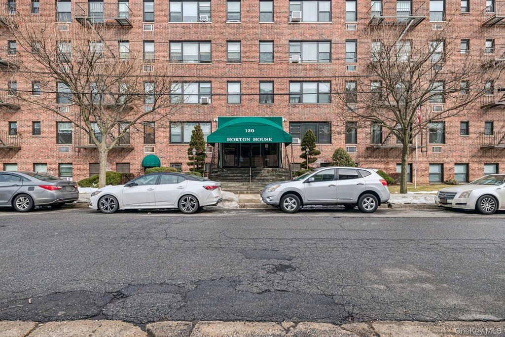 Photo of 120 120 Horton Highway #12D, Mineola, NY 11501 (MLS # 963391)