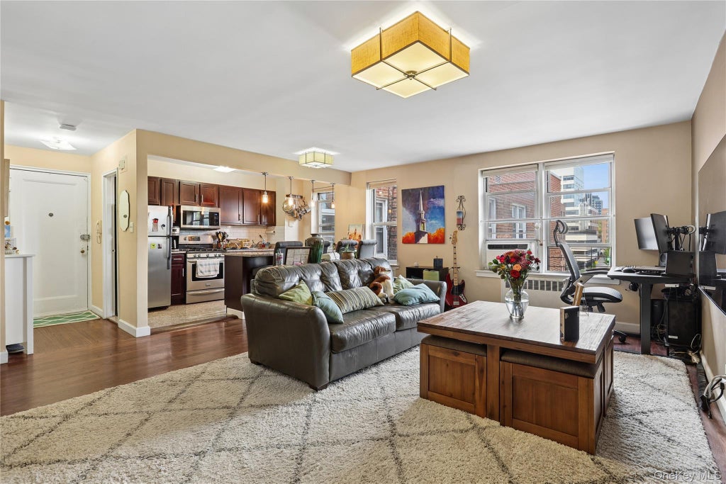Photo of 65-45 Yellowstone Boulevard #6G, Forest Hills, NY 11375 (MLS # 1054458)