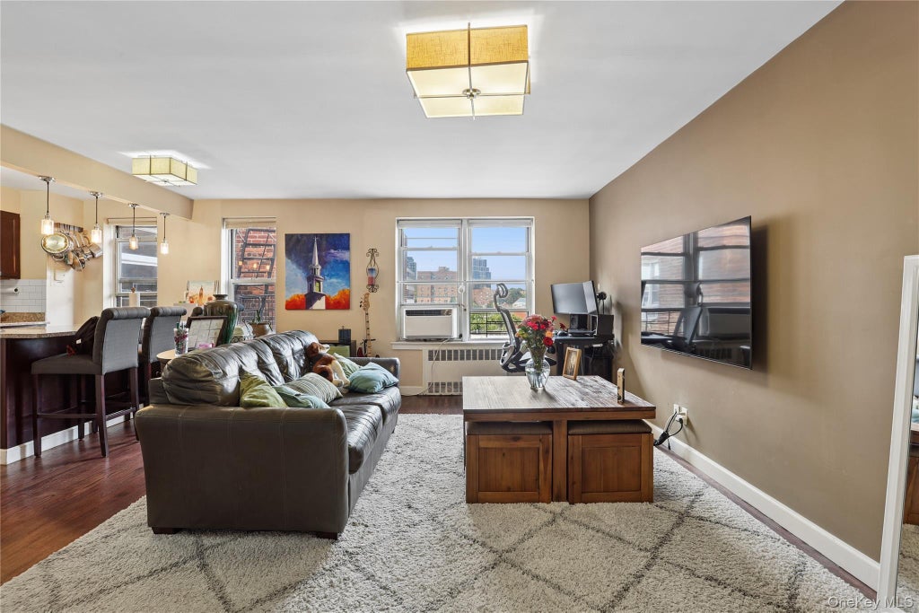 Photo of 65-45 Yellowstone Boulevard #6G, Forest Hills, NY 11375 (MLS # 1054458)