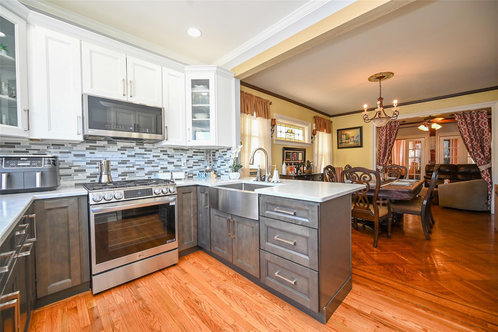 85 Avenue, Woodhaven, Queens, NY - 3 Bedrooms  
2 Bathrooms  
9 Rooms - 