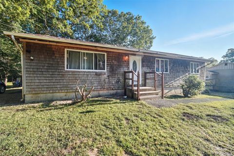 Homes For Sale - 30 Fords Lane<br/> Southampton, NY 11968