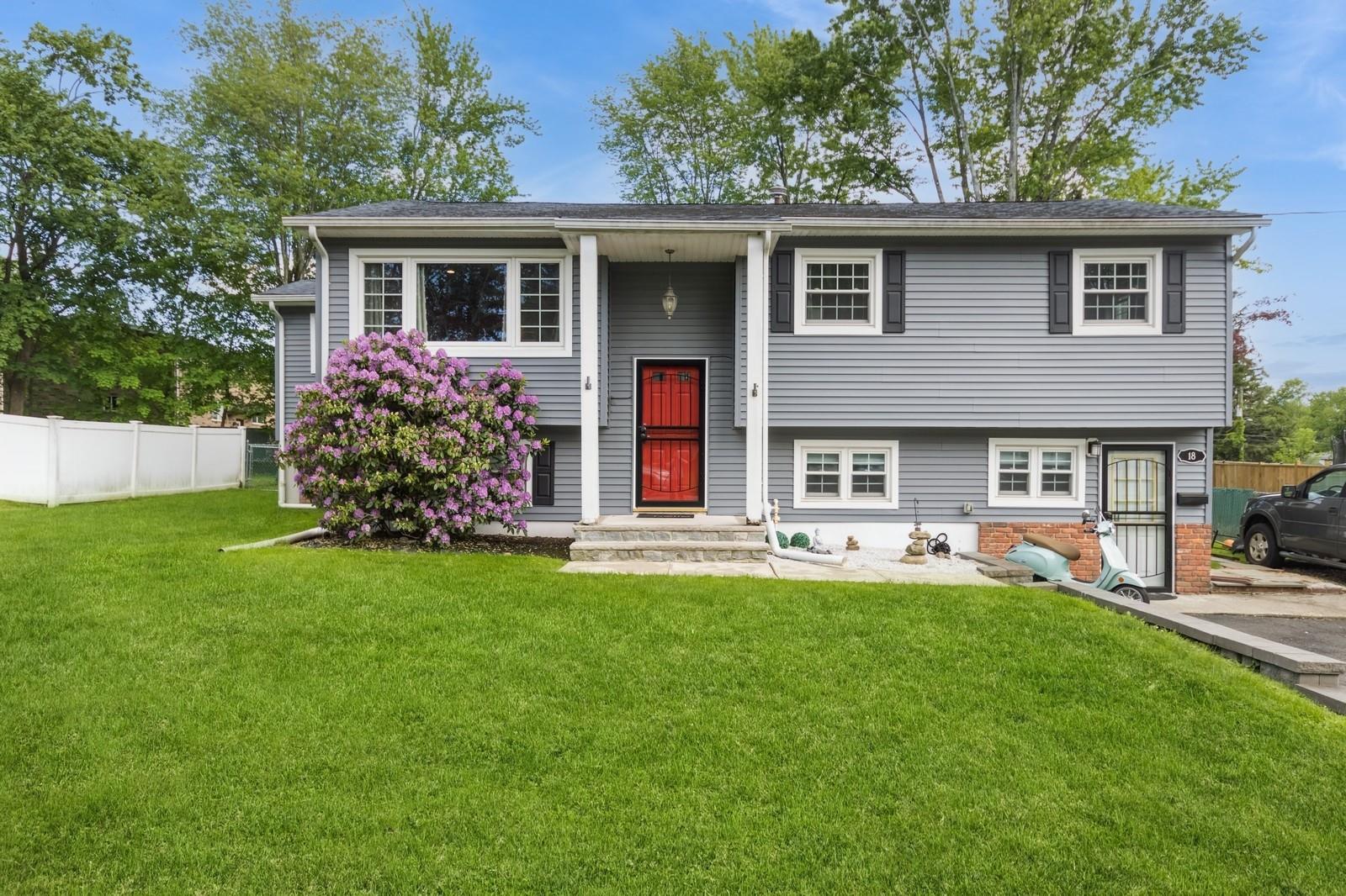 18 Lake Shore Drive, Nanuet, New York image 1