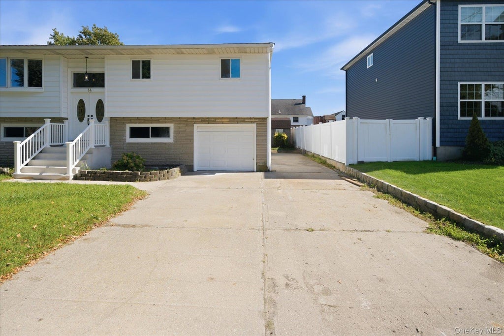 Photo of 14 Garfield Place, Lindenhurst, NY 11757 (MLS # 1048280)