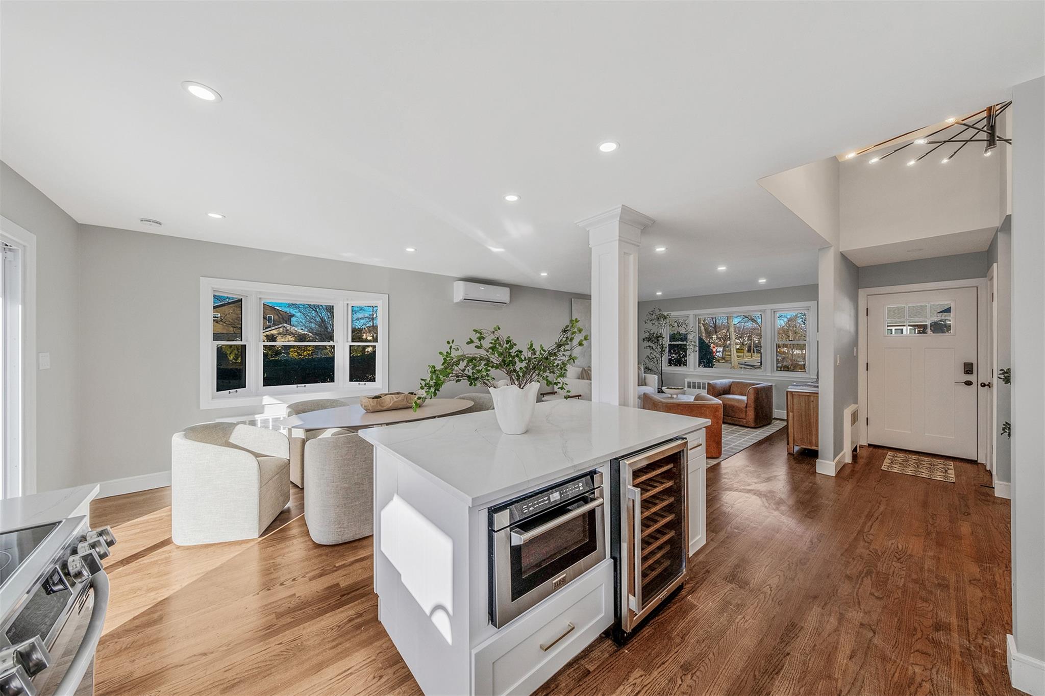 2810 Wynsum Avenue, Merrick, New York image 8