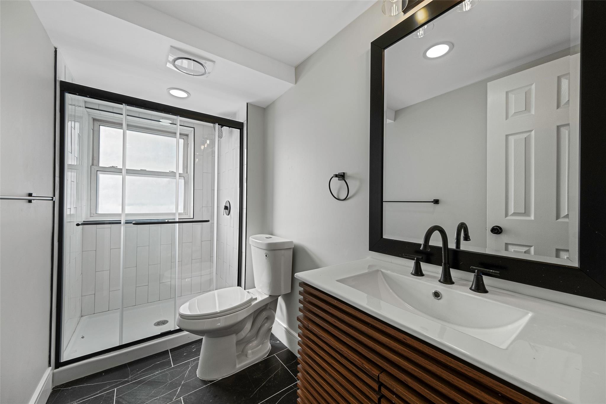 2810 Wynsum Avenue, Merrick, New York image 23