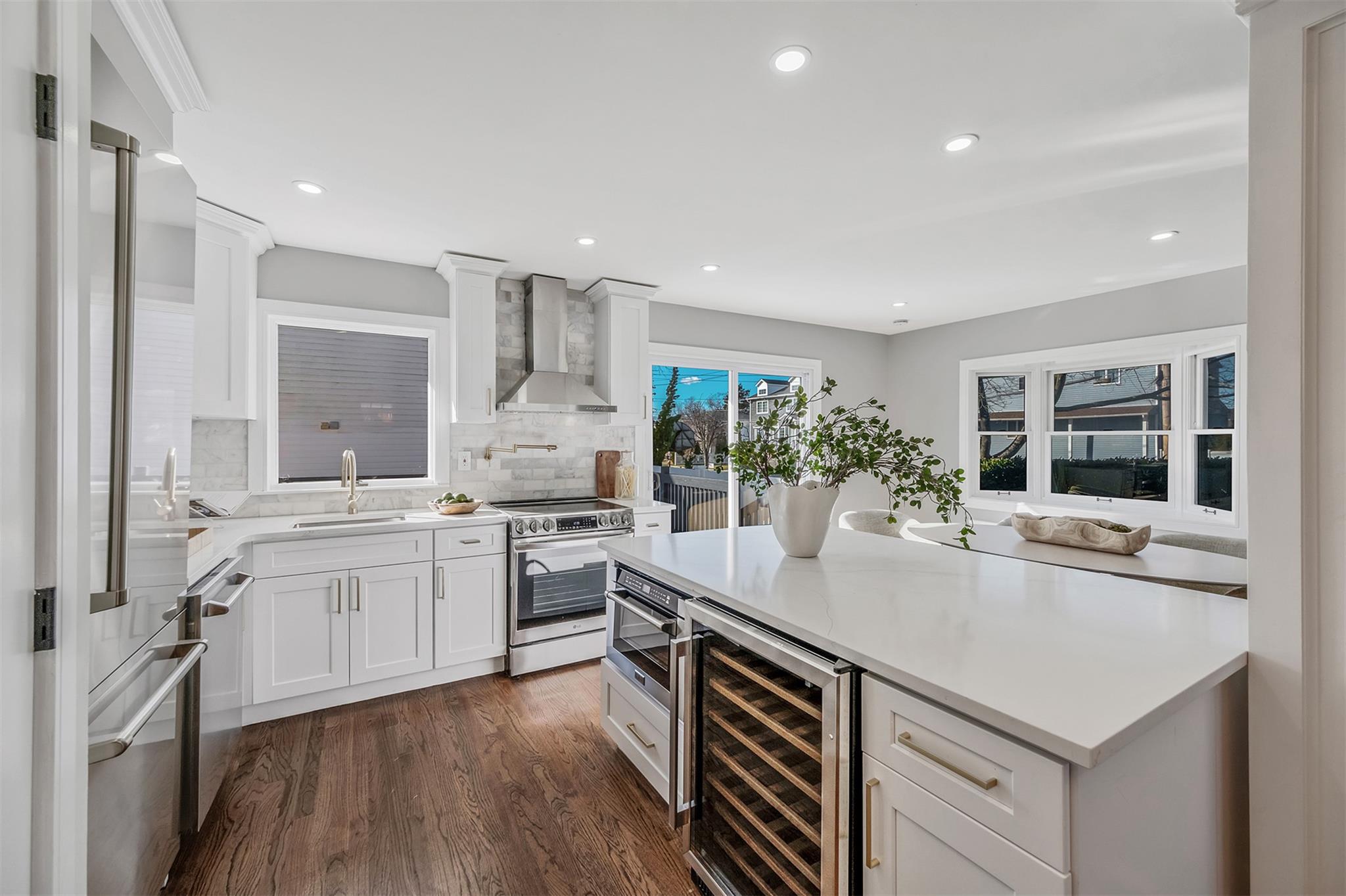 2810 Wynsum Avenue, Merrick, New York image 7