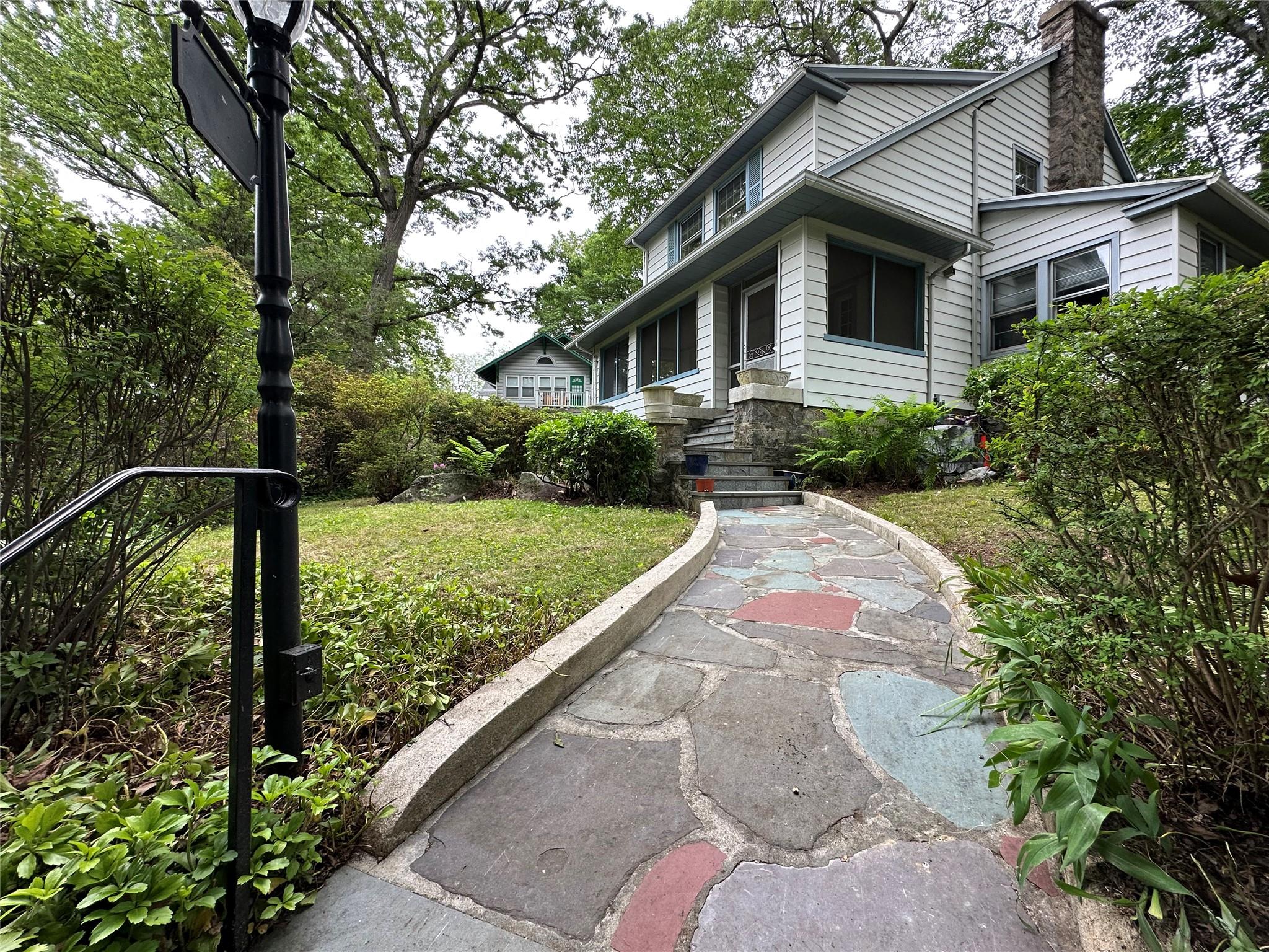 40 Pine Brook Drive, Larchmont, New York image 2