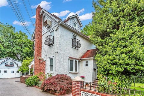 21 Hayden Avenue Great Neck NY 11024