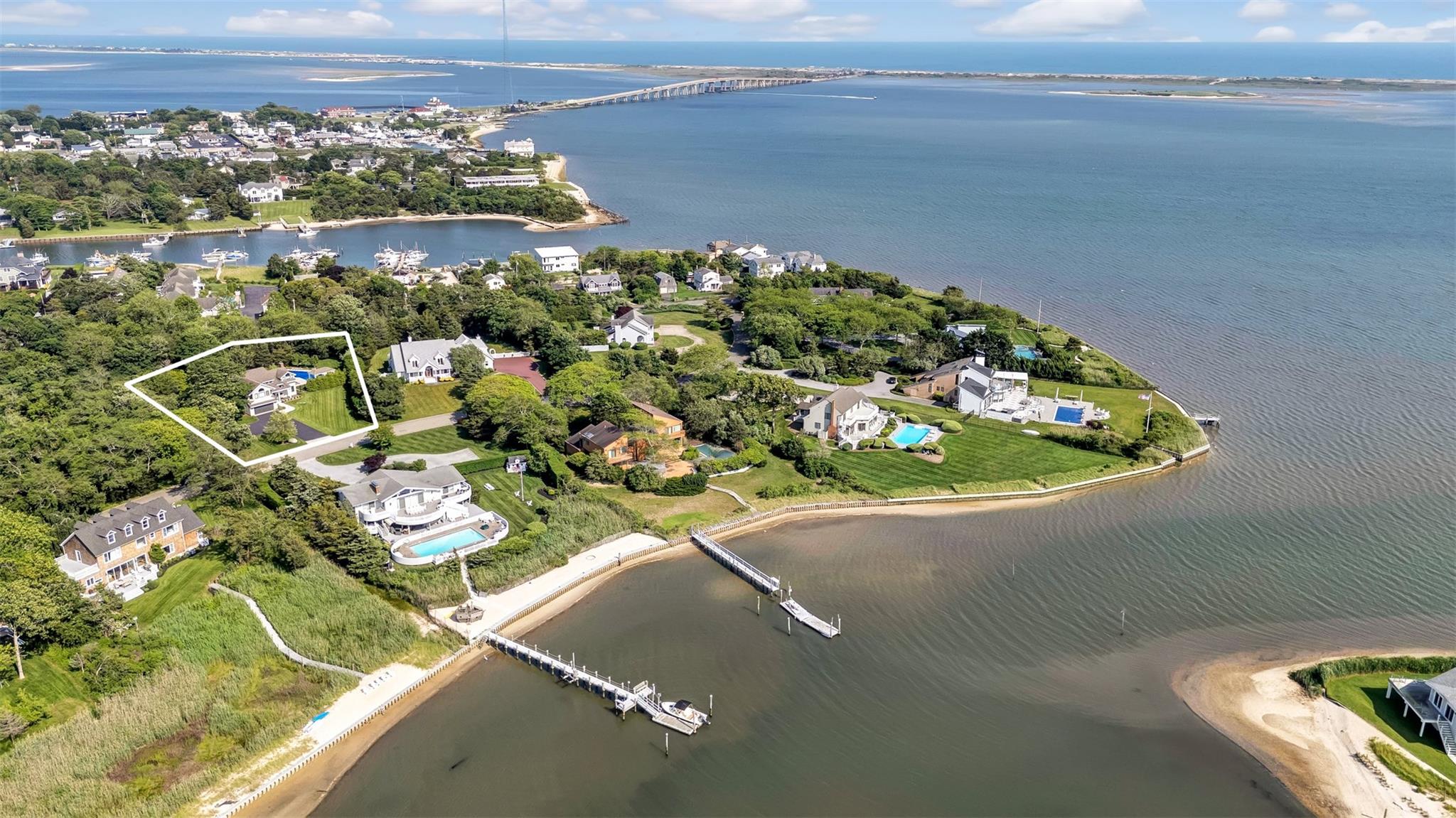 Windermere Close, Hampton Bays, Hamptons, NY - 4 Bedrooms  
3 Bathrooms - 
