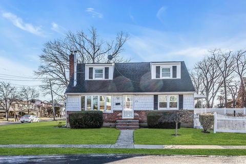 1294 Owens Place North Bellmore NY 11710