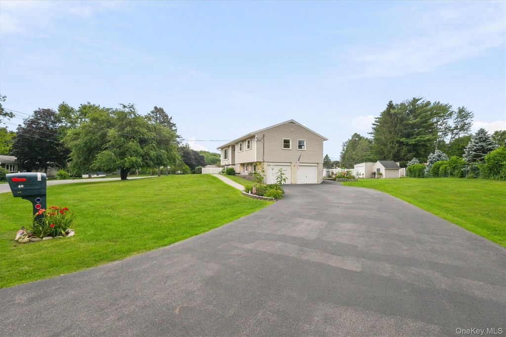 Photo of 40 Long Meadow Drive, Staatsburg, NY 12580 (MLS # 1020599)