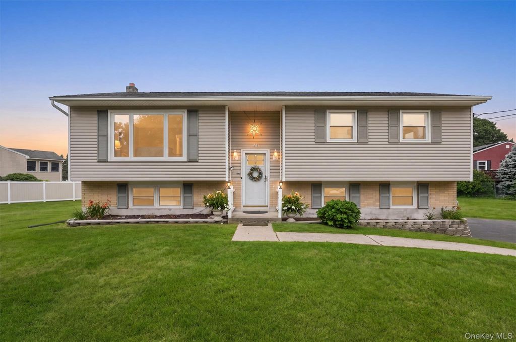 Photo of 40 Long Meadow Drive, Staatsburg, NY 12580 (MLS # 1020599)
