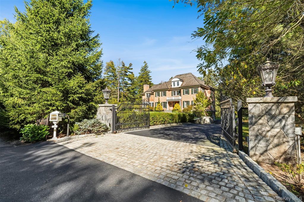 Photo of 2 Heathcote Drive, Mount Kisco, NY 10549 (MLS # 917838)