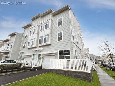 Ocean Avenue, Arverne, Queens, NY - 5 Bedrooms  
4 Bathrooms - 