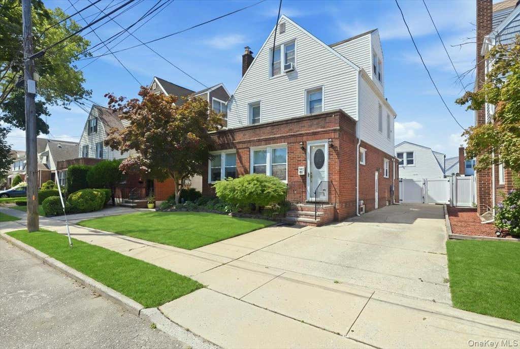Photo of 547 N 11th Street, New Hyde Park, NY 11040 (MLS # 1035451)