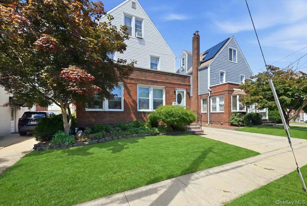 Photo of 547 N 11th Street, New Hyde Park, NY 11040 (MLS # 1035451)