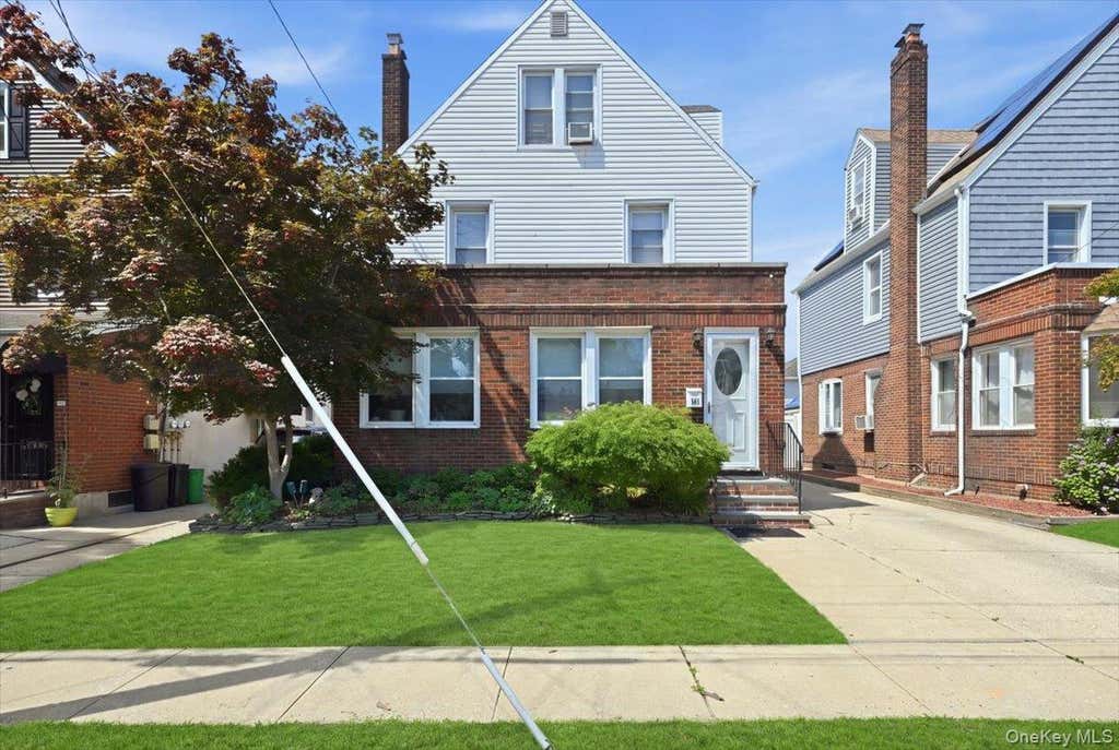 Photo of 547 N 11th Street, New Hyde Park, NY 11040 (MLS # 1035451)