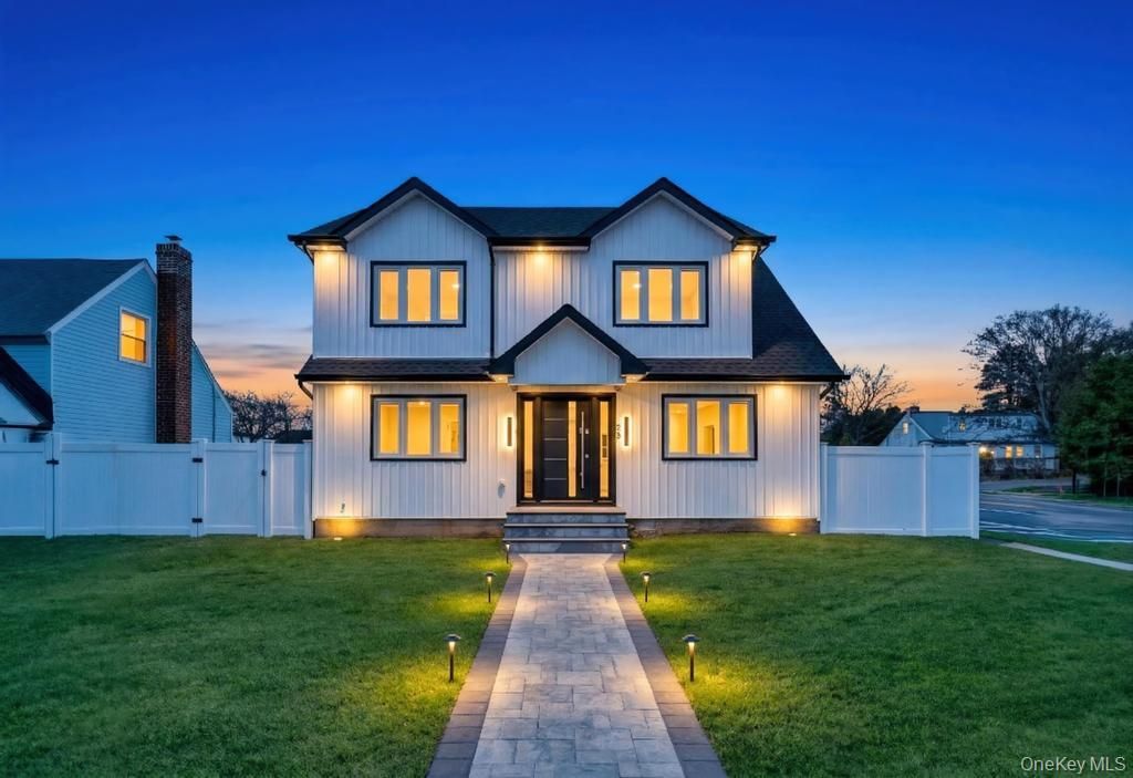 Photo of 28 S Elm Street, Hicksville, NY 11801 (MLS # 978929)