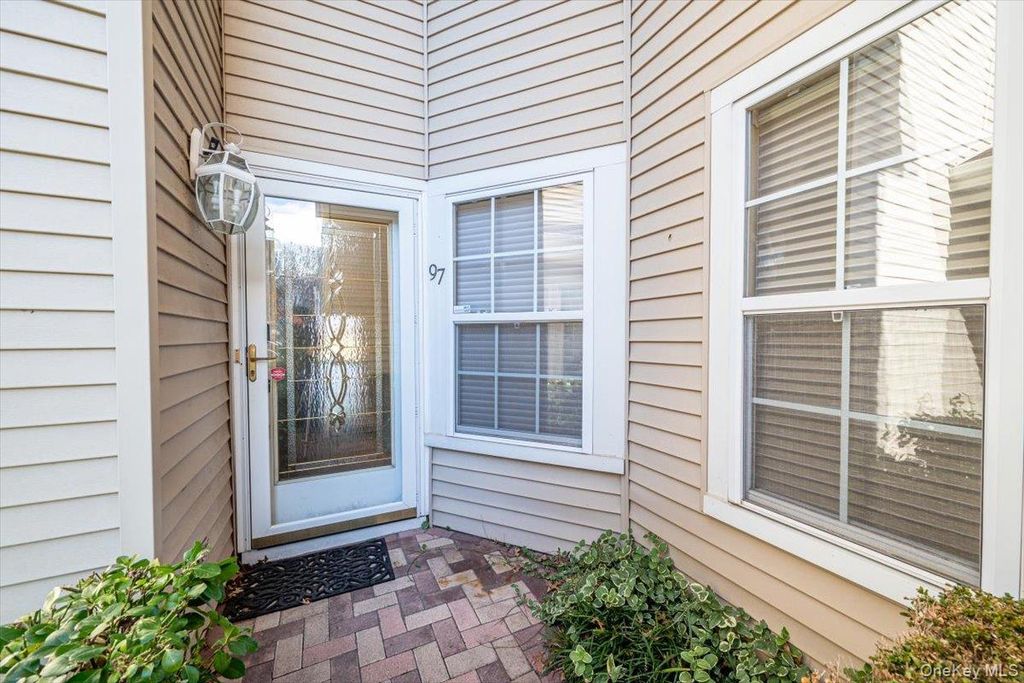 Photo of 97 Windwatch Drive, Hauppauge, NY 11788 (MLS # 943625)