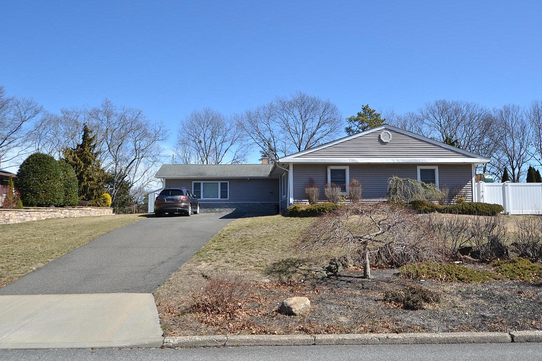5 Whinstone Street, Coram, New York image 1
