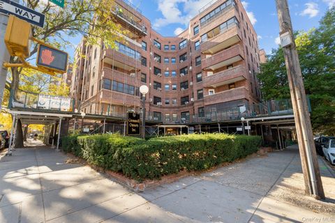Photo of 69-60 108th Street #719, Forest Hills, NY 11375 (MLS # 927994) Photo of 69-60 108th Street #719, Forest Hills, NY 11375 (MLS # 927994)