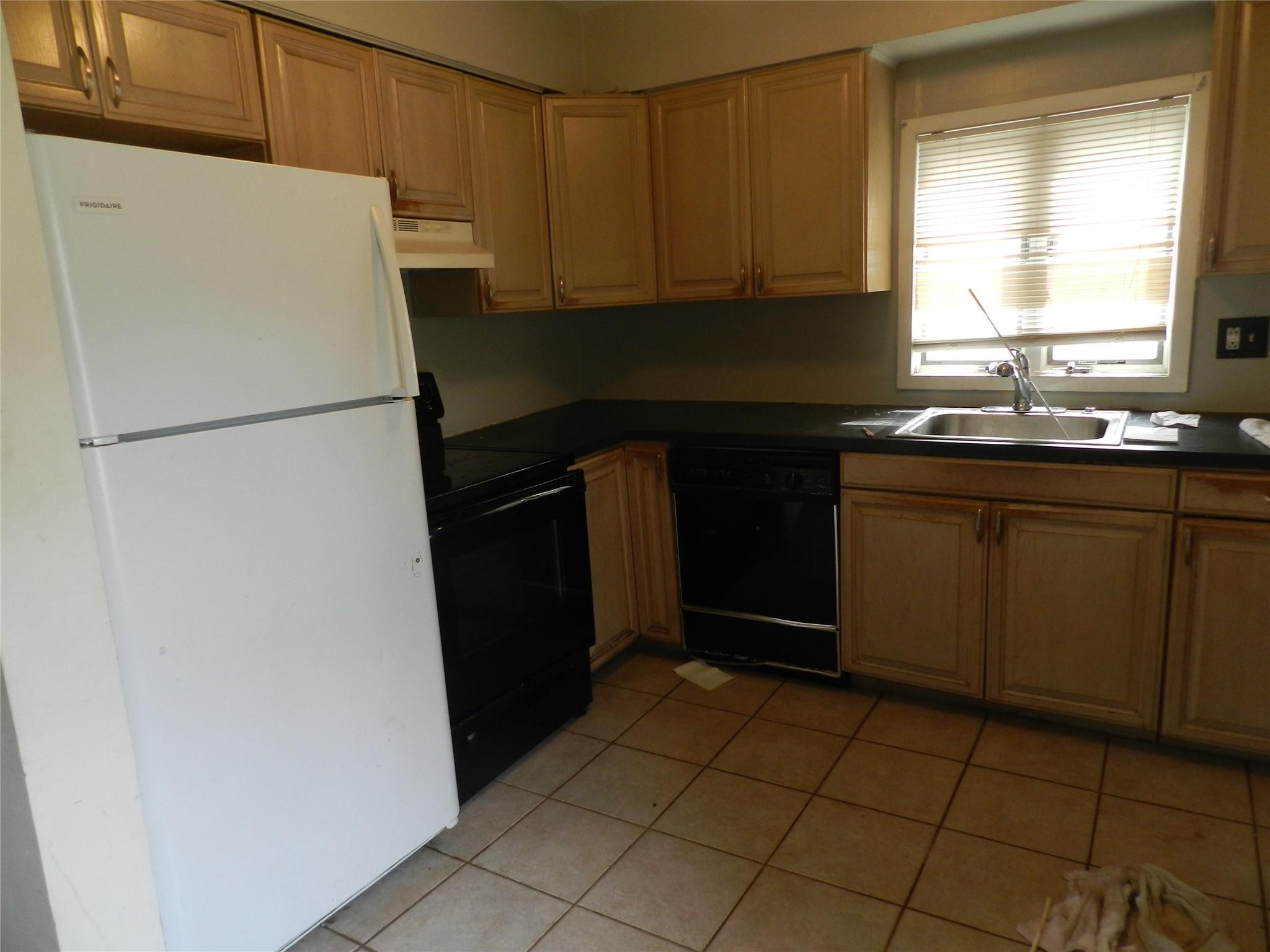 79 Pennsylvania Avenue, Medford, New York image 2