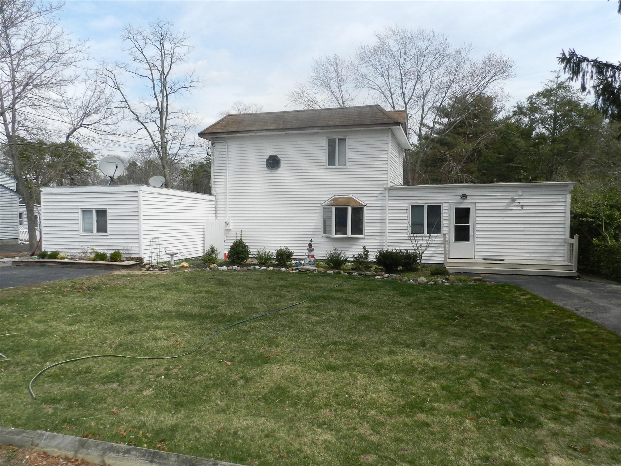 79 Pennsylvania Avenue, Medford, New York image 1