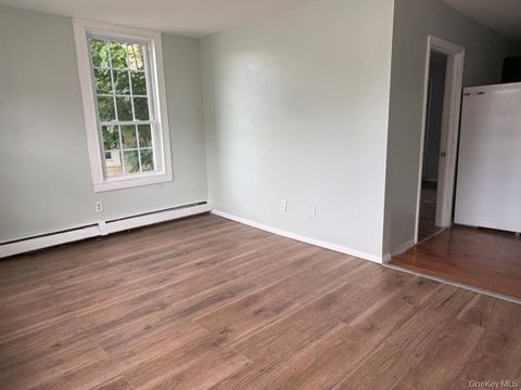 Apartment For Rent - 208 Main Street #D<br/> Maybrook, NY 12543