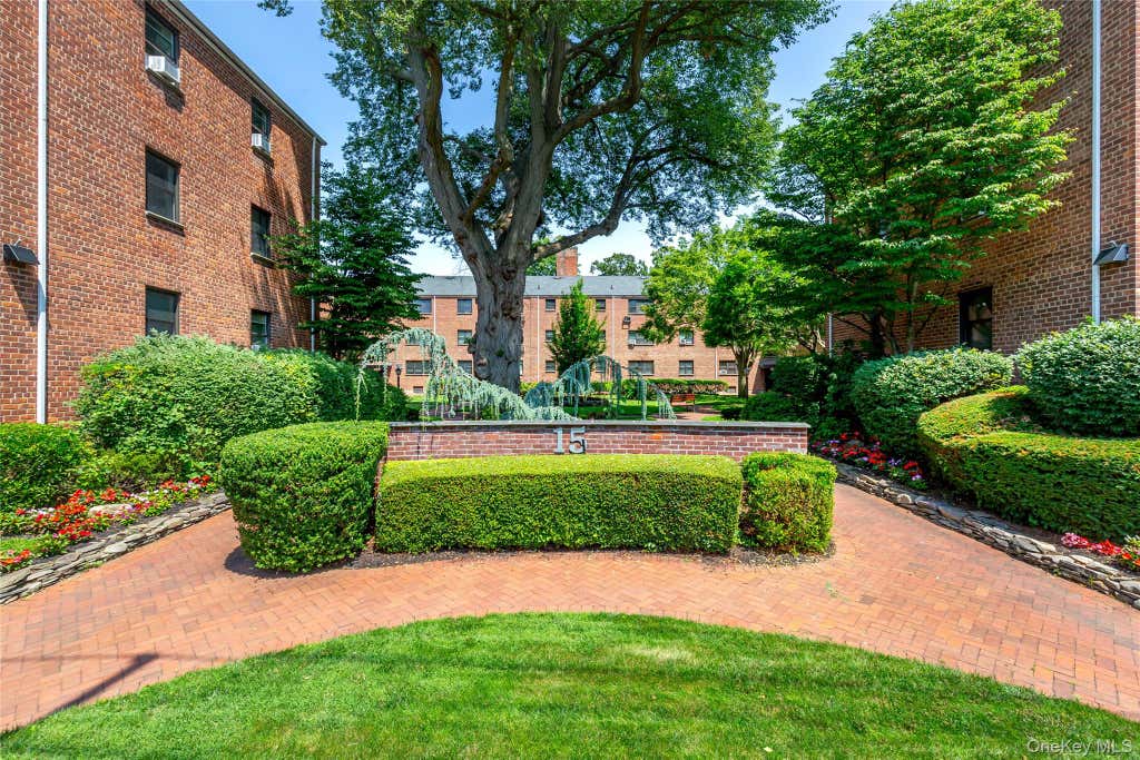 Photo of 15 Beach Road #3-A, Great Neck, NY 11023 (MLS # 1037544)